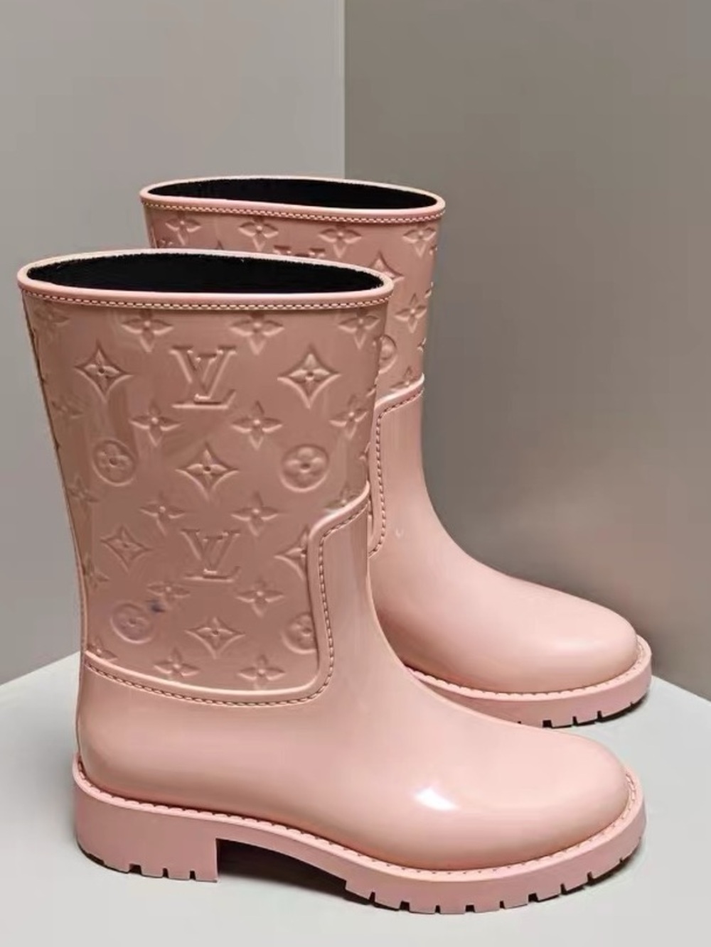 ❌sold❌🚩steal Louis Vuitton Pale Pink Monogram Rain Boots for Women - Picture 4 of 5